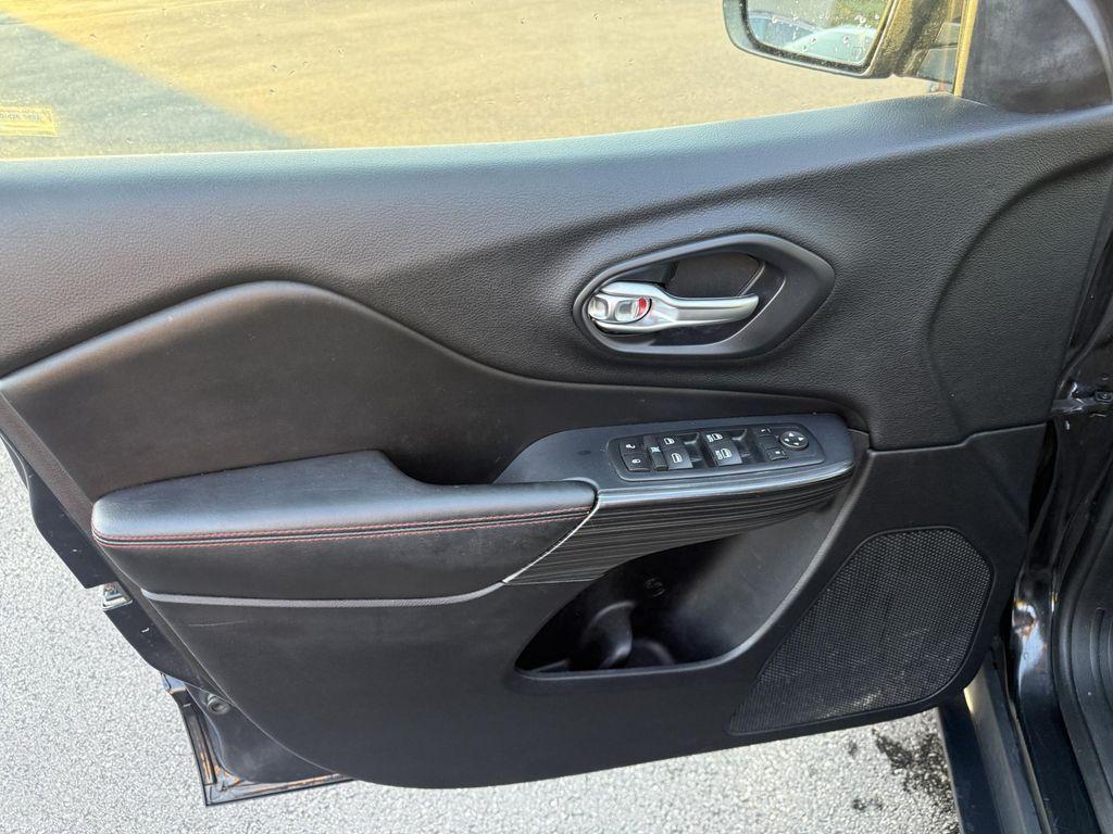 used 2016 Jeep Cherokee car, priced at $13,995