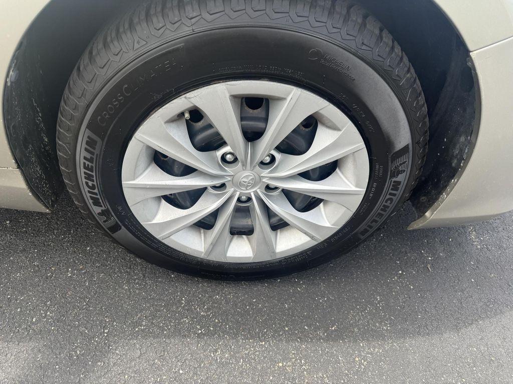 used 2015 Toyota Camry Hybrid car, priced at $12,925