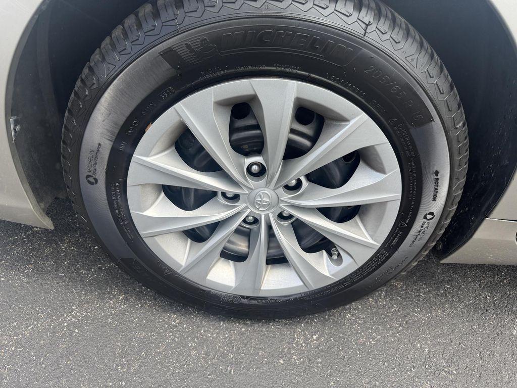 used 2015 Toyota Camry Hybrid car, priced at $12,925