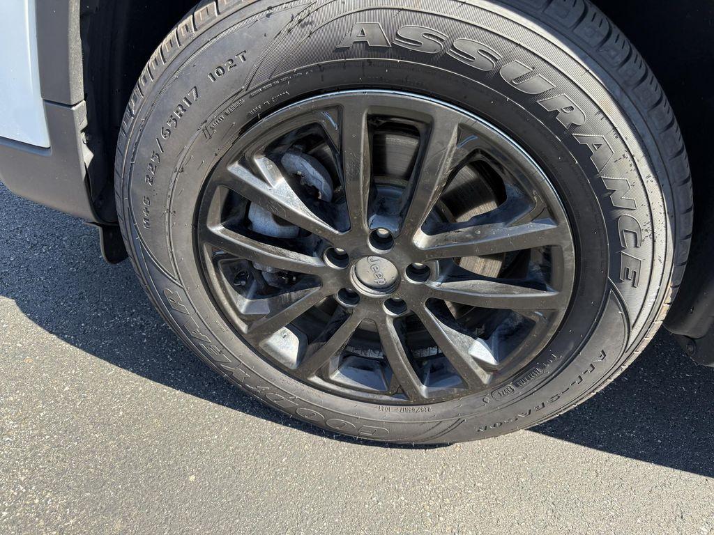 used 2019 Jeep Cherokee car, priced at $15,993