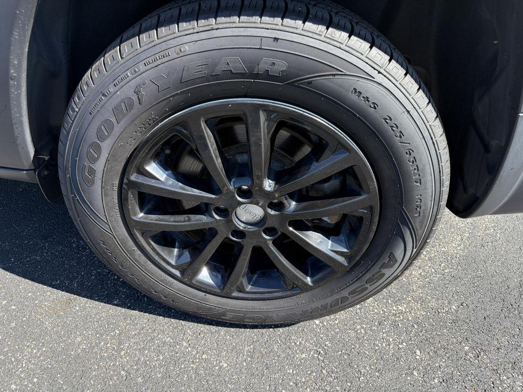 used 2019 Jeep Cherokee car, priced at $15,993