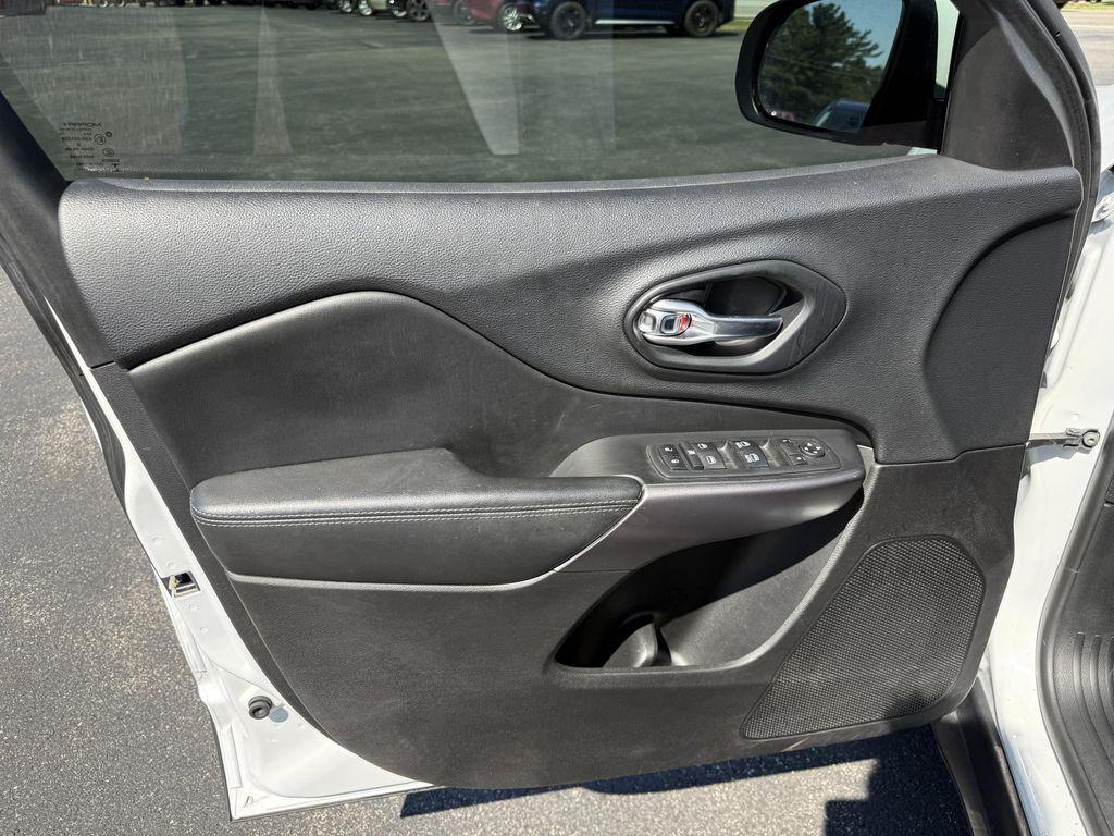 used 2019 Jeep Cherokee car, priced at $15,993