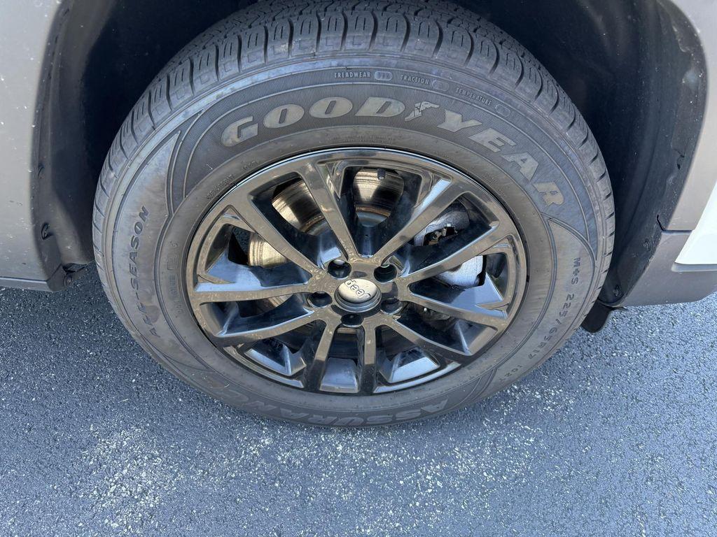 used 2019 Jeep Cherokee car, priced at $15,993