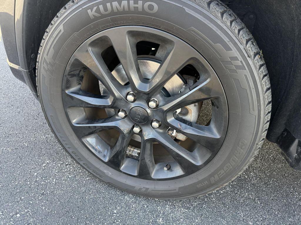 used 2017 Jeep Grand Cherokee car, priced at $15,893