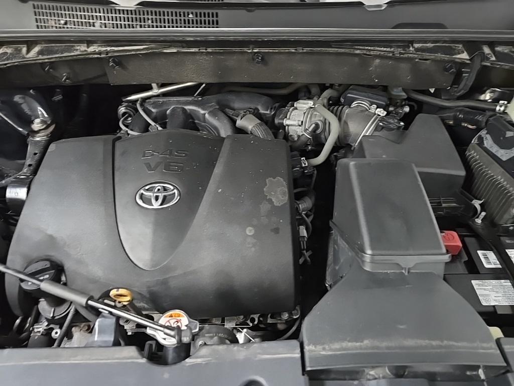 used 2018 Toyota Highlander car, priced at $24,499