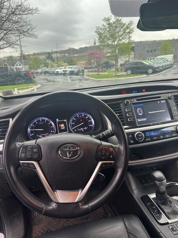 used 2018 Toyota Highlander car, priced at $23,799