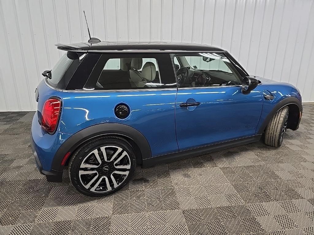 used 2023 MINI Hardtop car, priced at $28,298
