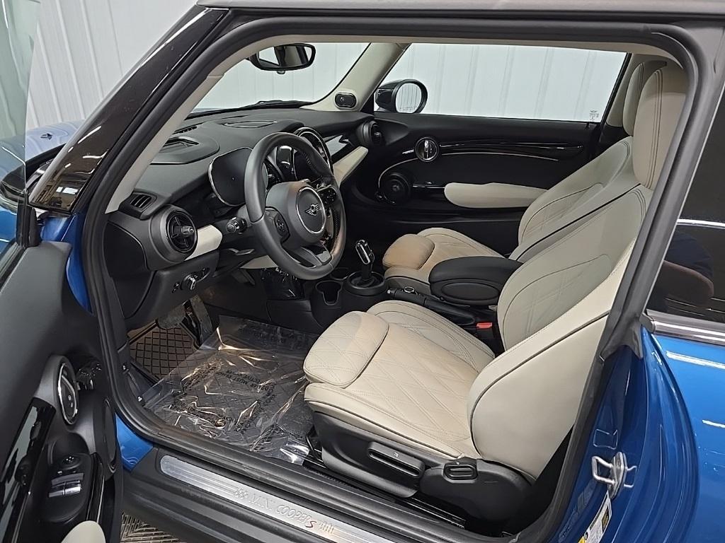 used 2023 MINI Hardtop car, priced at $28,298
