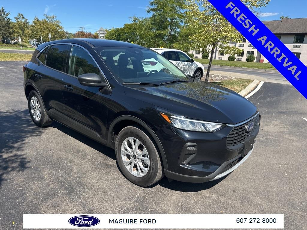 used 2023 Ford Escape car, priced at $25,999