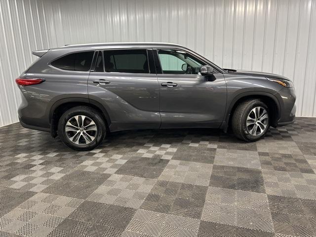 used 2022 Toyota Highlander car, priced at $35,598