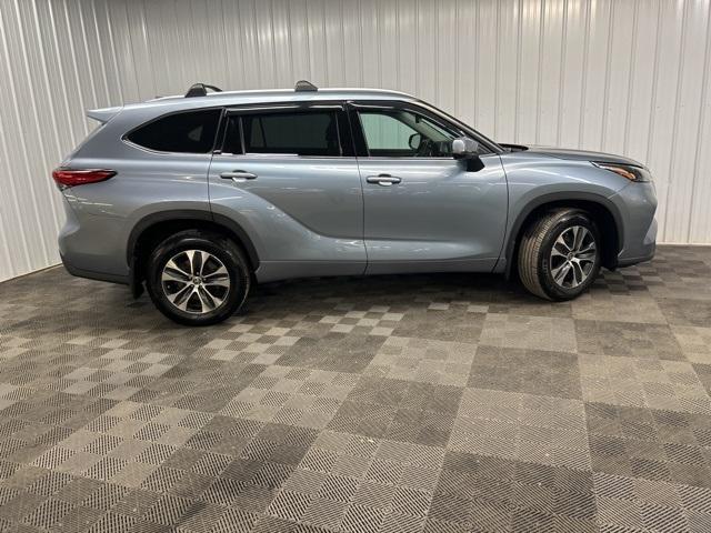 used 2022 Toyota Highlander car, priced at $35,799