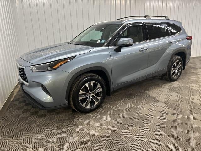 used 2022 Toyota Highlander car, priced at $35,799