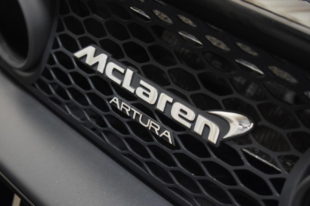 new 2024 McLaren Artura car, priced at $280,918