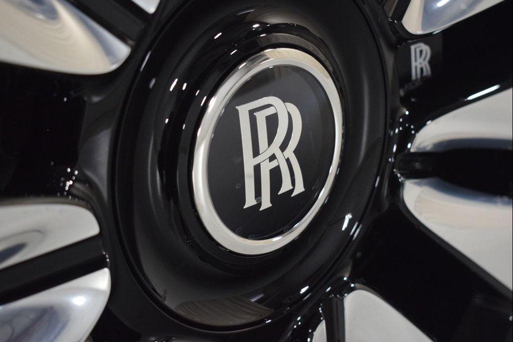 new 2025 Rolls-Royce Spectre car, priced at $489,275