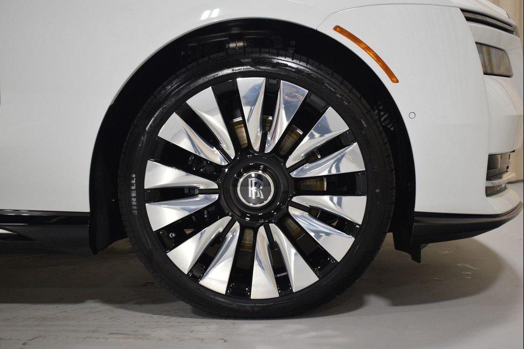 new 2025 Rolls-Royce Spectre car, priced at $489,275