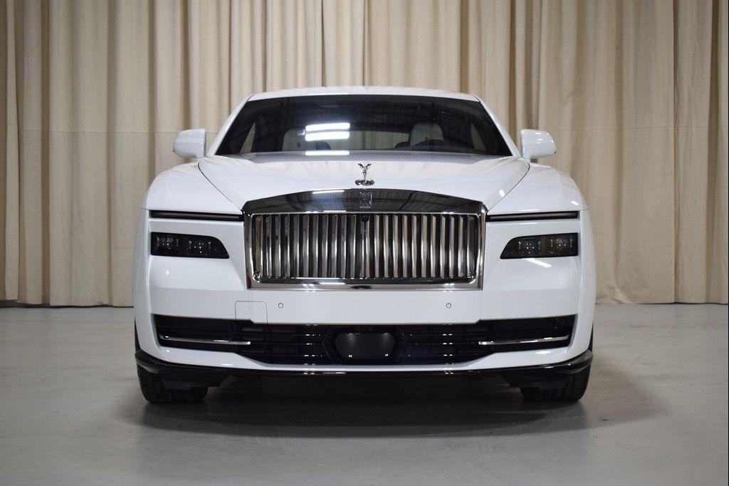 new 2025 Rolls-Royce Spectre car, priced at $489,275