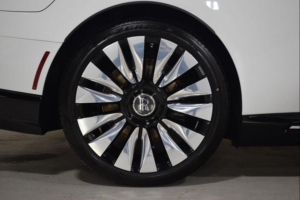 new 2025 Rolls-Royce Spectre car, priced at $489,275