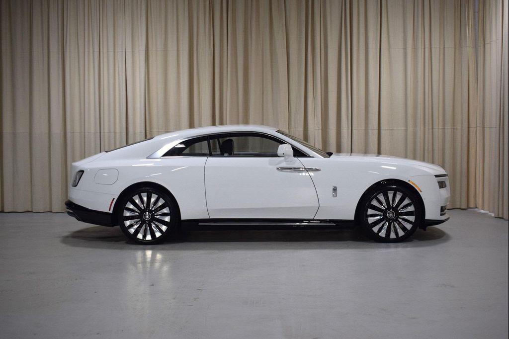 new 2025 Rolls-Royce Spectre car, priced at $489,275
