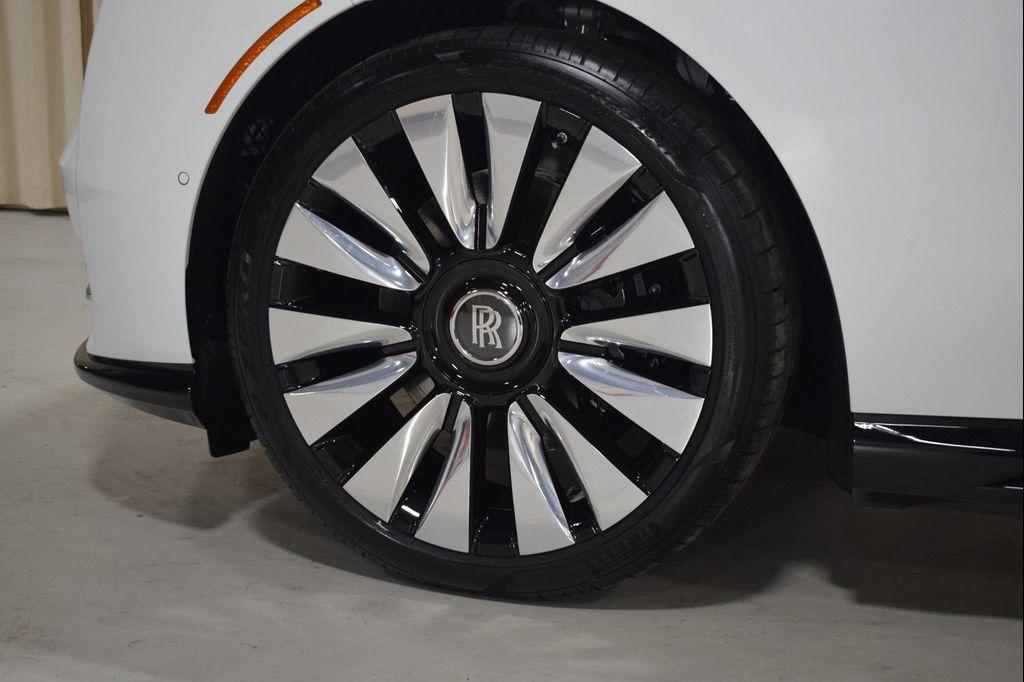 new 2025 Rolls-Royce Spectre car, priced at $489,275