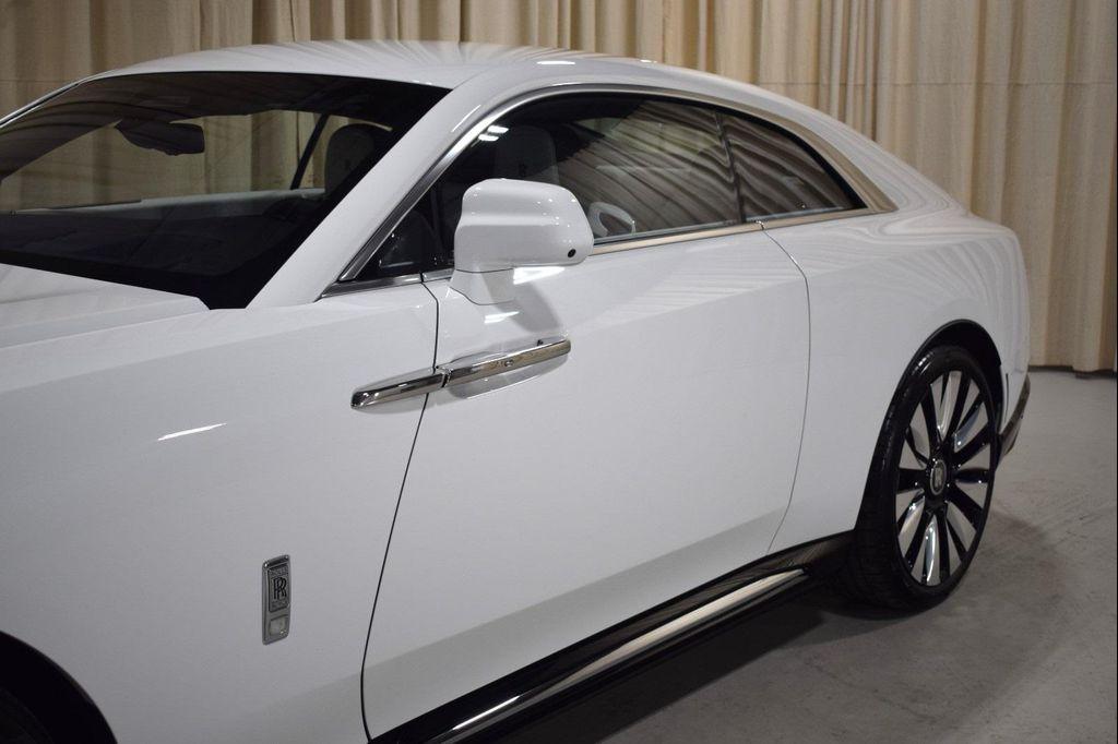 new 2025 Rolls-Royce Spectre car, priced at $489,275