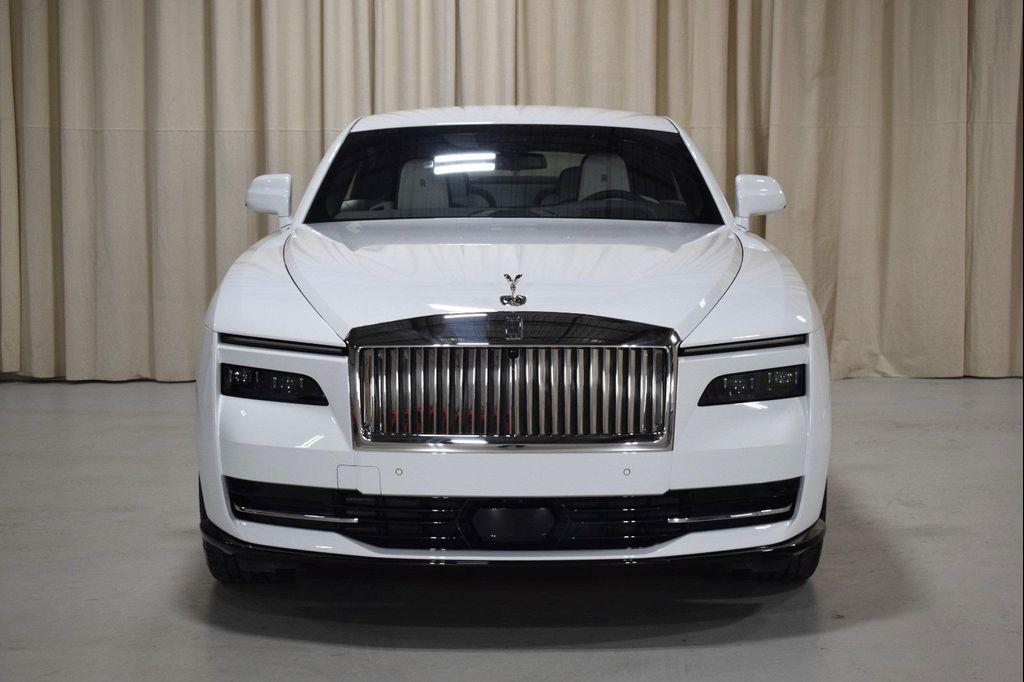 new 2025 Rolls-Royce Spectre car, priced at $489,275