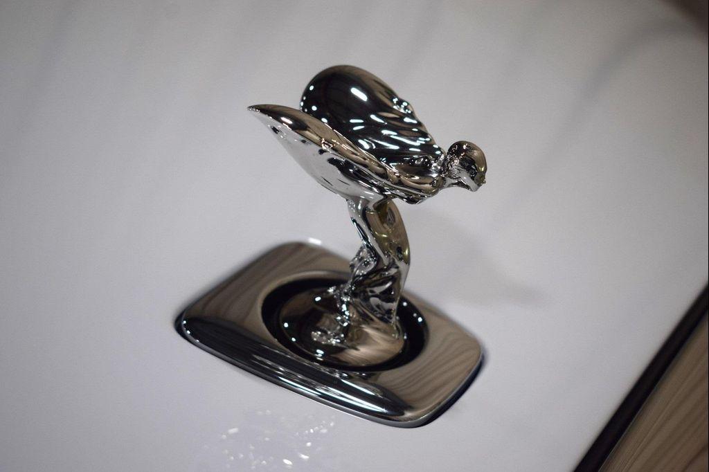 new 2025 Rolls-Royce Spectre car, priced at $489,275