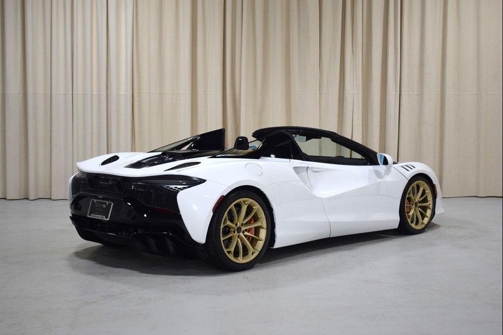 new 2025 McLaren Artura car, priced at $305,798