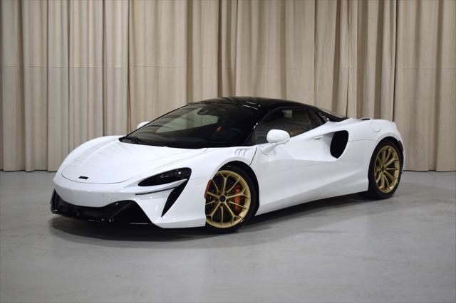 new 2025 McLaren Artura car, priced at $305,798