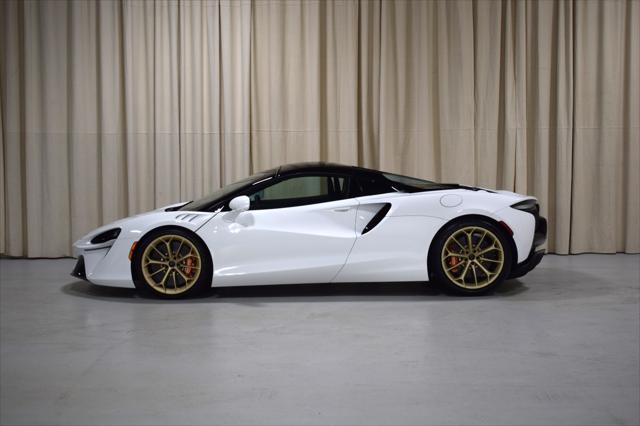 new 2025 McLaren Artura car, priced at $305,798