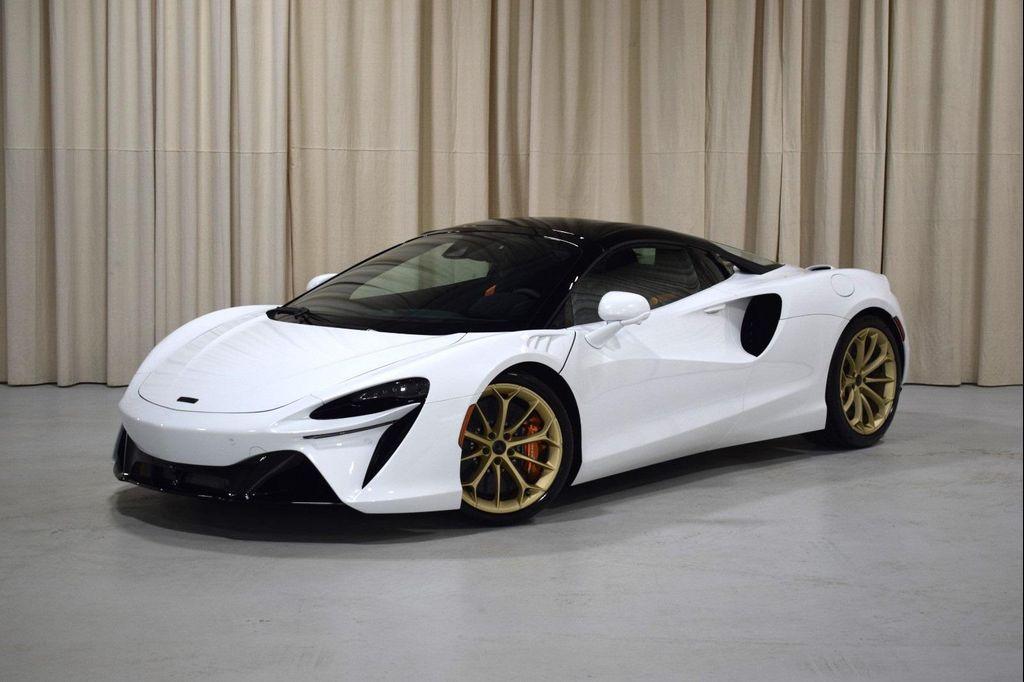 new 2025 McLaren Artura car, priced at $305,798
