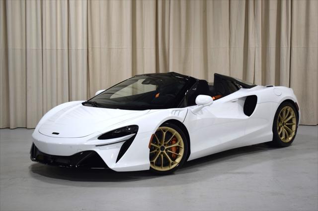 new 2025 McLaren Artura car, priced at $305,798