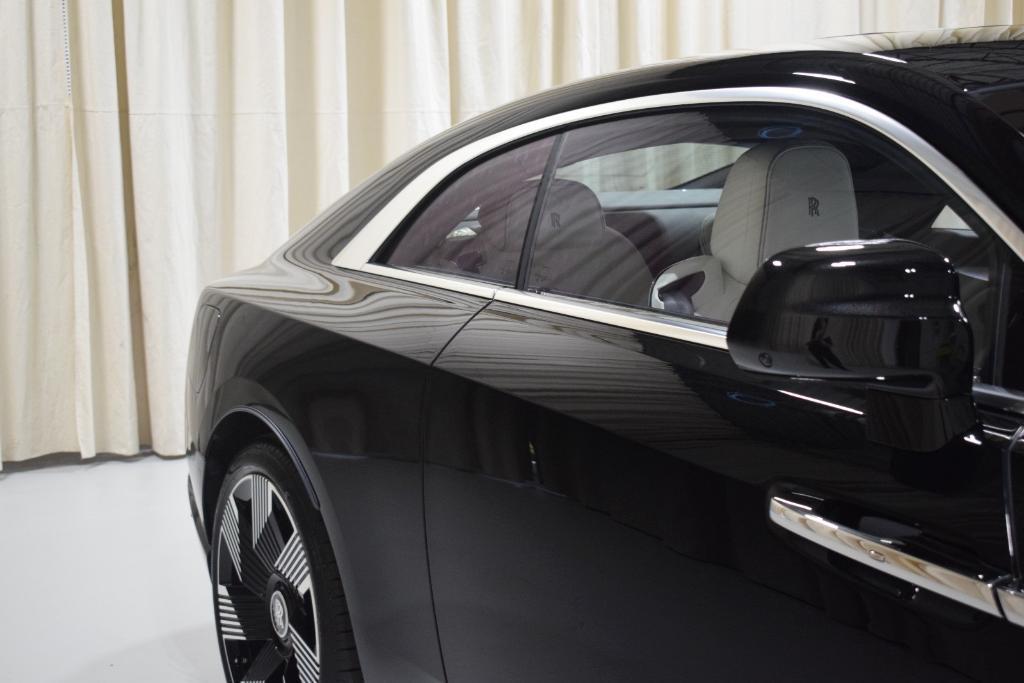 new 2024 Rolls-Royce Spectre car, priced at $499,625