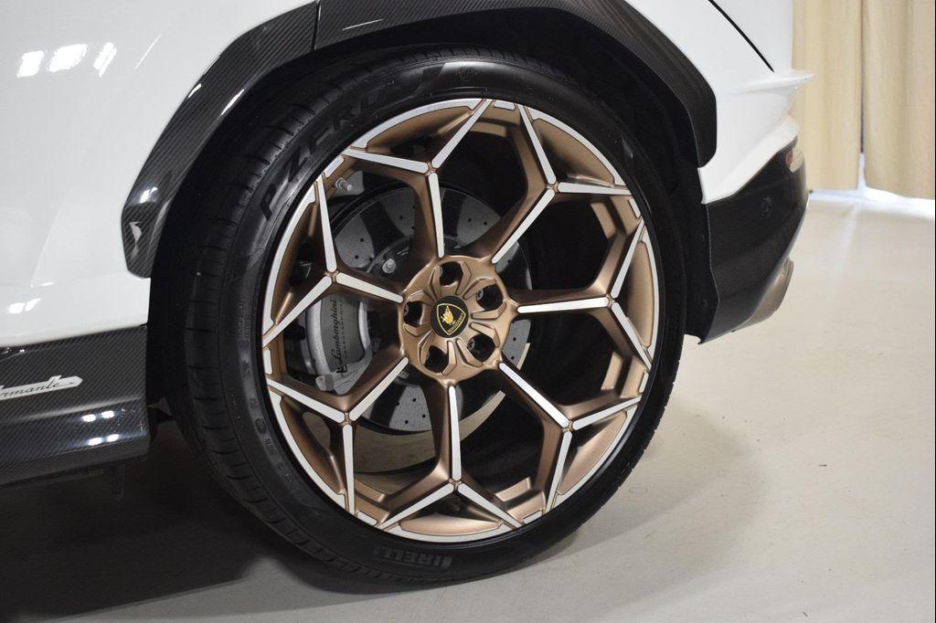 used 2024 Lamborghini Urus car, priced at $304,999
