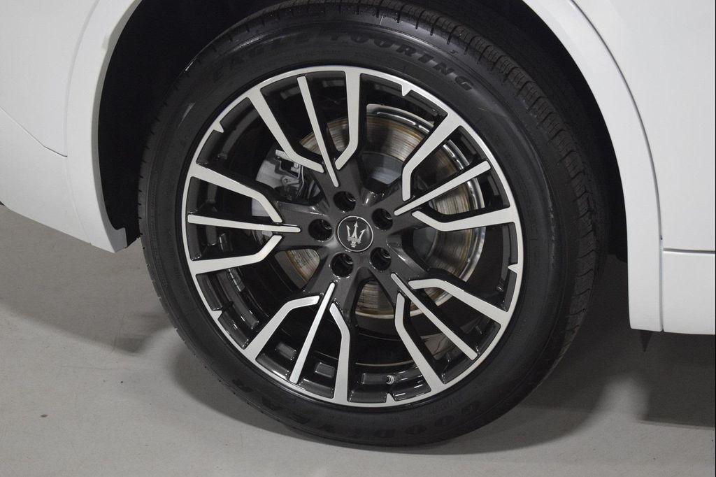 new 2025 Maserati Grecale car, priced at $92,355
