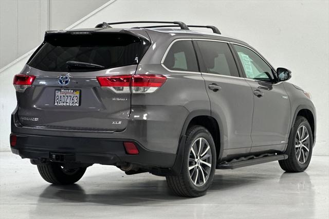 used 2017 Toyota Highlander Hybrid car, priced at $27,981