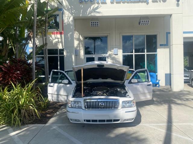 used 2007 Mercury Grand Marquis car, priced at $10,900