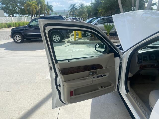 used 2007 Mercury Grand Marquis car, priced at $10,900