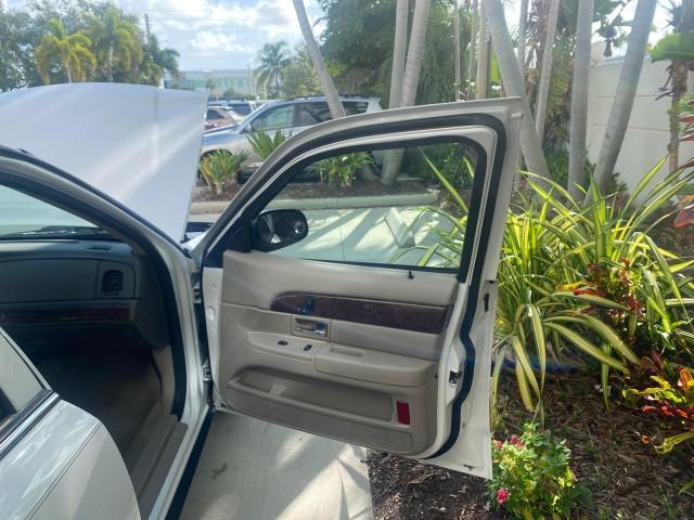 used 2007 Mercury Grand Marquis car, priced at $10,900