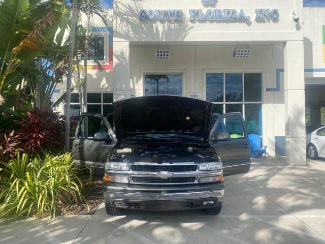 used 2002 Chevrolet Suburban car, priced at $15,900