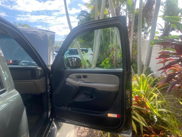 used 2002 Chevrolet Suburban car, priced at $15,900
