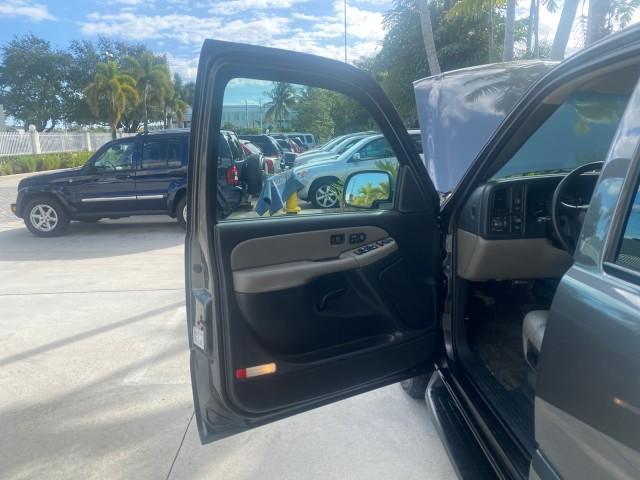 used 2002 Chevrolet Suburban car, priced at $15,900