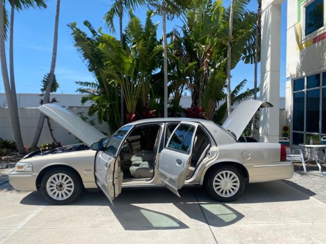 used 2009 Mercury Grand Marquis car, priced at $13,900