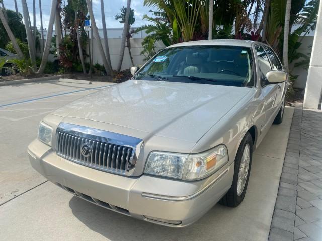 used 2009 Mercury Grand Marquis car, priced at $12,500