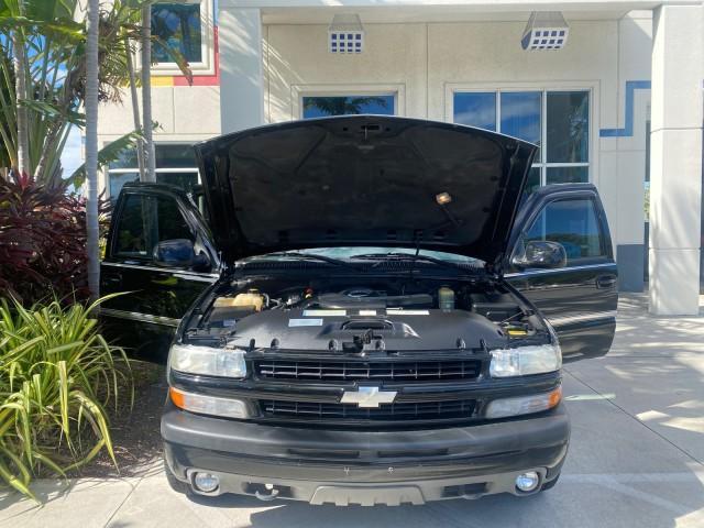 used 2001 Chevrolet Suburban car, priced at $15,900