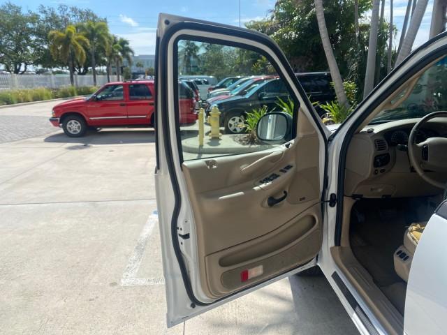 used 2001 Ford Expedition car, priced at $6,900