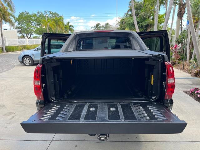 used 2008 Chevrolet Avalanche car, priced at $22,900