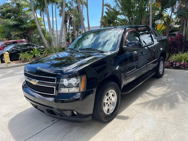 used 2008 Chevrolet Avalanche car, priced at $22,900