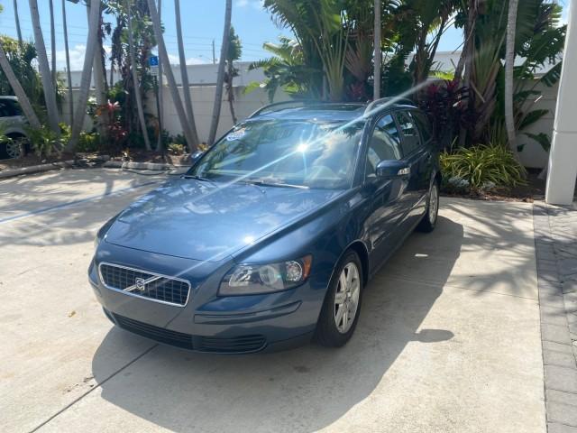used 2007 Volvo V50 car, priced at $12,900