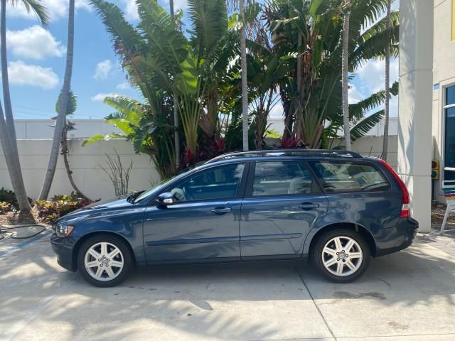 used 2007 Volvo V50 car, priced at $12,900