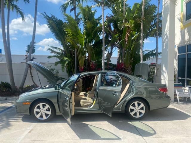 used 2005 Lexus ES 330 car, priced at $13,900